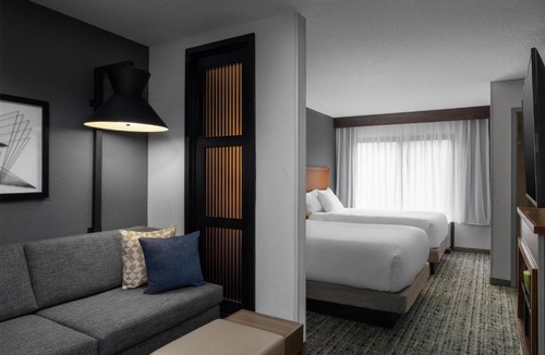 Potomac Falls Hotel | Hyatt Place Sterling Dulles Airport North