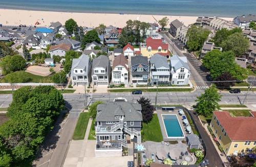 South Haven House | Iconic South Haven Estate - Pool, Hot Tub, Outdoor Kitchen, Game Room & More!