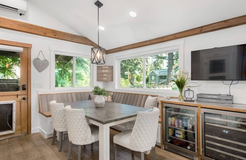 West Bellevue House | Ideal Bellevue location Remodeled 2 bdrm+separate ADU kitchen, Hot Tub & Garden