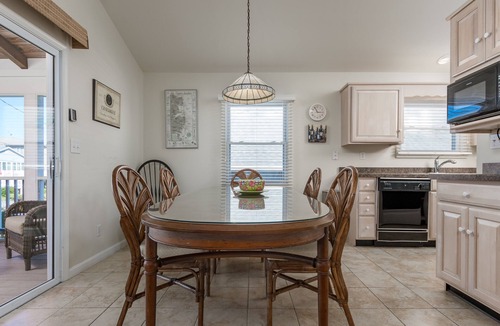 Bethany Beach House | IDEAL LOCATION - ONLY A BLOCK AND A HALF TO BEACH- 208 Fourth Street, Bethany