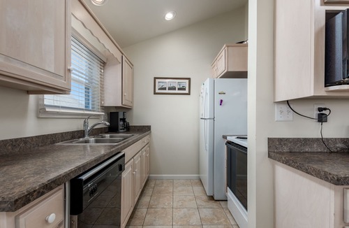 Bethany Beach House | IDEAL LOCATION - ONLY A BLOCK AND A HALF TO BEACH- 208 Fourth Street, Bethany