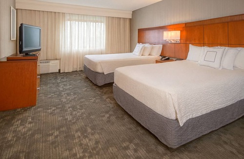 Columbia Hotel | Ideal Mix of Comfort and Value! Indoor Swimming Pool, Pets are Welcome!