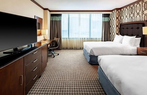 Alexandria West Hotel | Ideal Mix of Comfort and Value! 4 Comfortable Units, Indoor and Outdoor Pool!