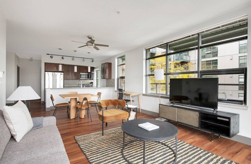 Cascade Apartment | Ideal South Lake Union 2BR w/Gym & W/D, near Space Needle, by Blueground