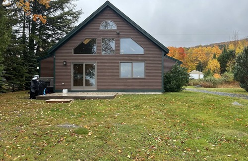 Greenville Cottage | Idyllic waterfront 4 season camp