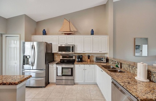 Ole Condo | Immaculate 2 Bed/2 Bath Resort Condo in Naples. Close to Marco Island!