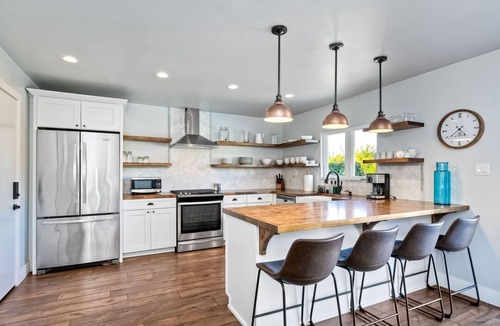 Loma Alta House | Immaculate 3 BDR in Oceanside – Private Pool & Spa, 2 Miles from the Beach!