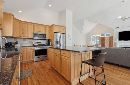 Avalon House | Immaculately kept home is just 1 1/4 blks to the beach and boardwalk