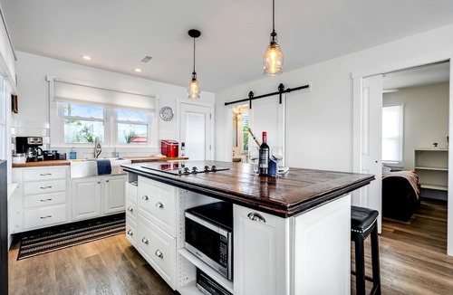Leamington Cottage | Impressive Waterfront Cottage with Fantastic Views in Leamington, Ontario