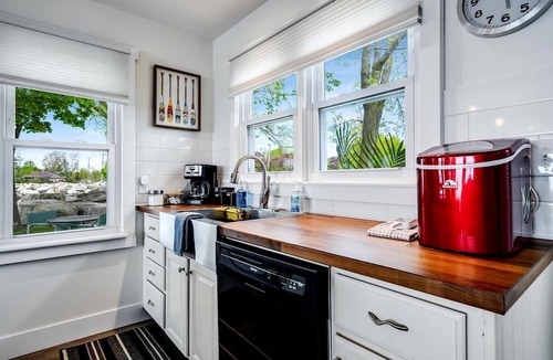 Leamington Cottage | Impressive Waterfront Cottage with Fantastic Views in Leamington, Ontario
