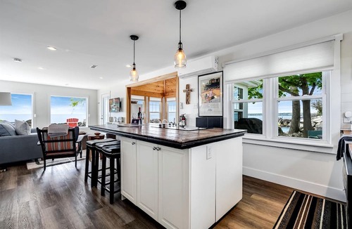 Leamington Cottage | Impressive Waterfront Cottage with Fantastic Views in Leamington, Ontario