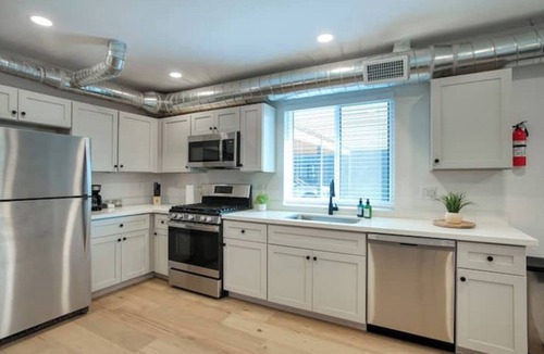 North Mountain Apartment | Industrial Container Lodge