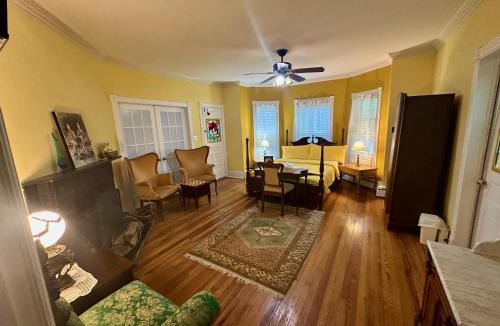 Gaithersburg Bed & Breakfast | Inn on Fox Meadow - Spacious Victorian Inn