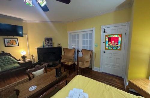 Gaithersburg Bed & Breakfast | Inn on Fox Meadow - Spacious Victorian Inn