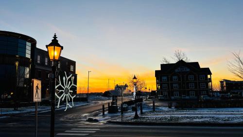 Queens Square Hotel | Inn on the Harbour