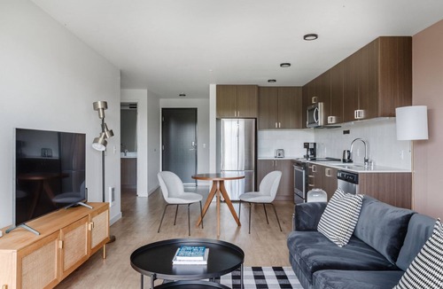 Mann Apartment | Inviting Central District 1BR w/Gym, near Dining, by Blueground