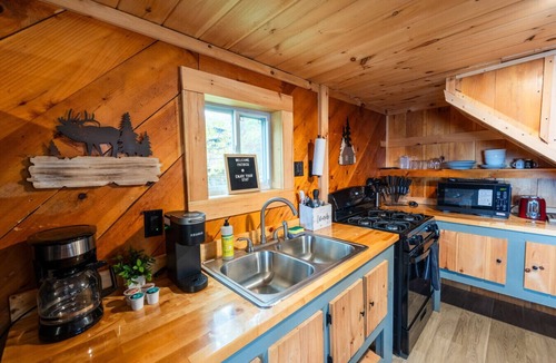 Northeast Somerset Cabin | Ioneta - Cabin 2 · Lawrence`s Lakeside Cabins | `Ioneta` Waterfront Retreat + Private Sauna