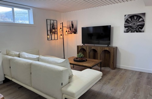 Vernon House | Iron & Oak Suite Minutes from Silverstar Skii Resort Lakes, Hiking &Restaurant