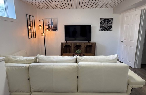 Vernon House | Iron & Oak Suite Minutes from Silverstar Skii Resort Lakes, Hiking &Restaurant