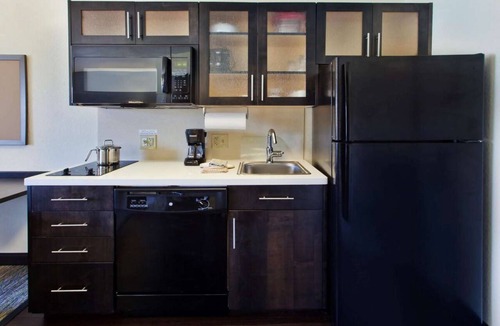 Gahanna Hotel | Irvine's Premier Destination for Business & Leisure! Pets Allowed, Full Kitchen!