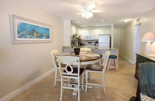 Ilexhurst Condo | Island Beach Club 24 - Anna Maria Island - Condo 2 Bedroom/1 Bath gulf front , maximum occupancy of 4 people.