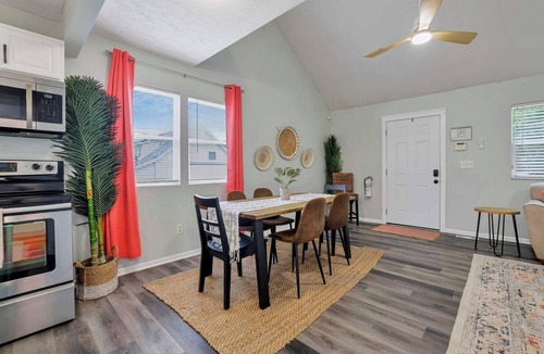 Buckeye Lake House | Island Vibes| Hot Tub|Short Walk To Buckeye Lake