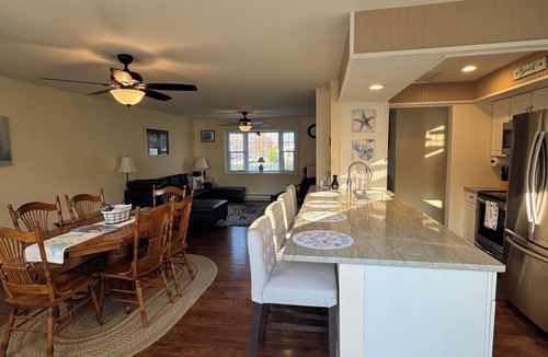 Easton House | “It's A Shore Thing” located in beautiful Easton, MD. Close to MD & DE beaches.