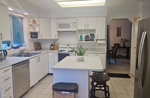 Regional District of Nanaimo House | Ivory Escape in the Forest