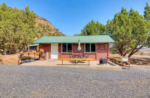 Apple Valley House | Jacuzzi - Zion Rangers Suite - Zion View
