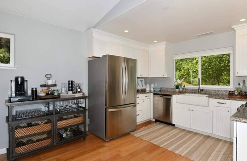 Lower Lake House | Jago Bay - Vineyard Home with Pool and Hot Tub