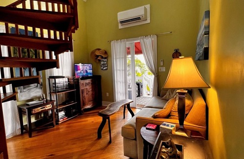 Downtown Cottage | Jimmy Buffet Getaway in Old Town Key West