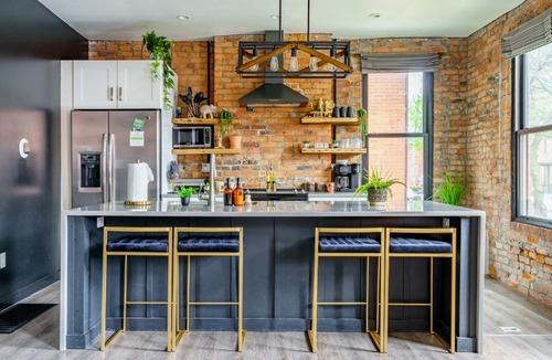 Italian Village House | Jungle House Downtown Columbus - Modern Boutique Suites