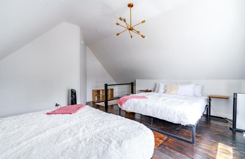 Italian Village House | Jungle House Urban Lofts - Short North & Convention Center