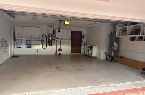 North Center Street House | Jupiter waterfront - dock and new jacuzzi spa , 3 b 2 b fits 30 “ boat