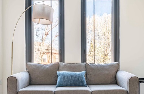 Del Ray Apartment | Kasa | Comfy Studio + Pet Friendly | Alexandria