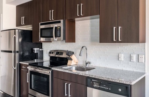 Del Ray Apartment | Kasa | Comfy Studio + Pet Friendly | Alexandria