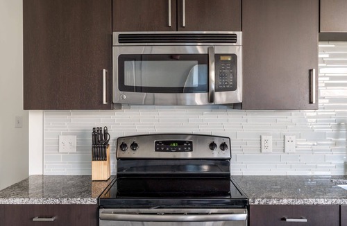 Del Ray Apartment | Kasa | Modern 2 BD + Free Parking | Alexandria
