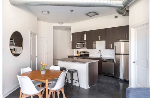 Del Ray Apartment | Kasa | Modern 2 BD + Free Parking | Alexandria