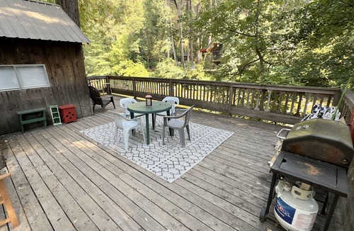 Castella Cabin | Kells Cabins, RiverCast & Upper Sac Shack together