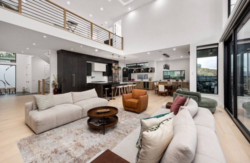 Southwest Mission House | Kelowna Retreat | Pool, Views, 5 ensuites