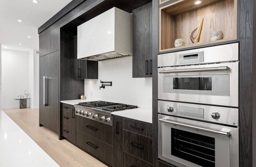 Southwest Mission House | Kelowna Retreat | Pool, Views, 5 ensuites