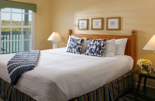 Key West Resort | Key West Resort Stay – 2BR Villa Near Beaches & Sunset Views