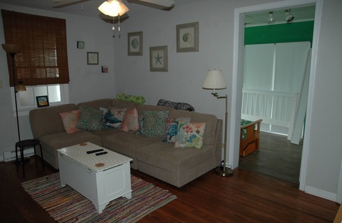 Colonial Beach Cottage | Kiki Cottage with Golf Cart. near restaurants and beaches