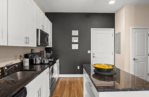 Old Town West Apartment | King Bed <> An Alluringly Cozy Suite Xcape
