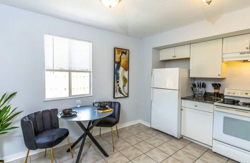 North Sarasota Apartment | King bed Ed Smith Stadium
