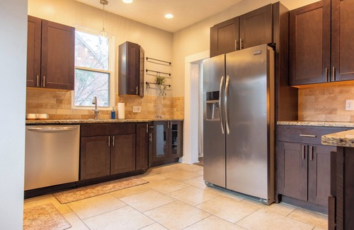 Merion Village House | King Bed Free Parking Walk to Schiller Park Private Backyard