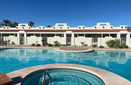 St. George Villa | King Bed Villa with Kitchen, Spa, Pool, Gym - Relaxing
