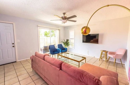 North Sarasota Apartment | king beds, sports teams, work crews, large parking for cars, trucks or trailers