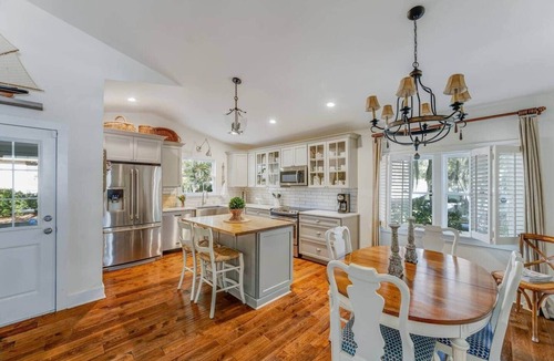Historic District House | King Street Cottage - Beaufort Historic District