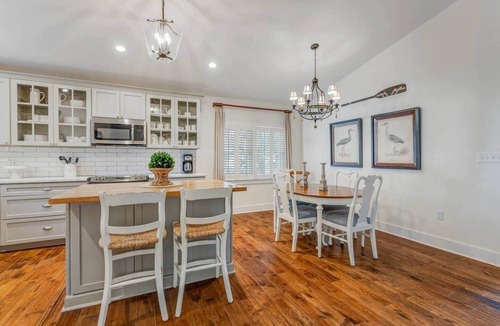 Historic District House | King Street Cottage - Beaufort Historic District